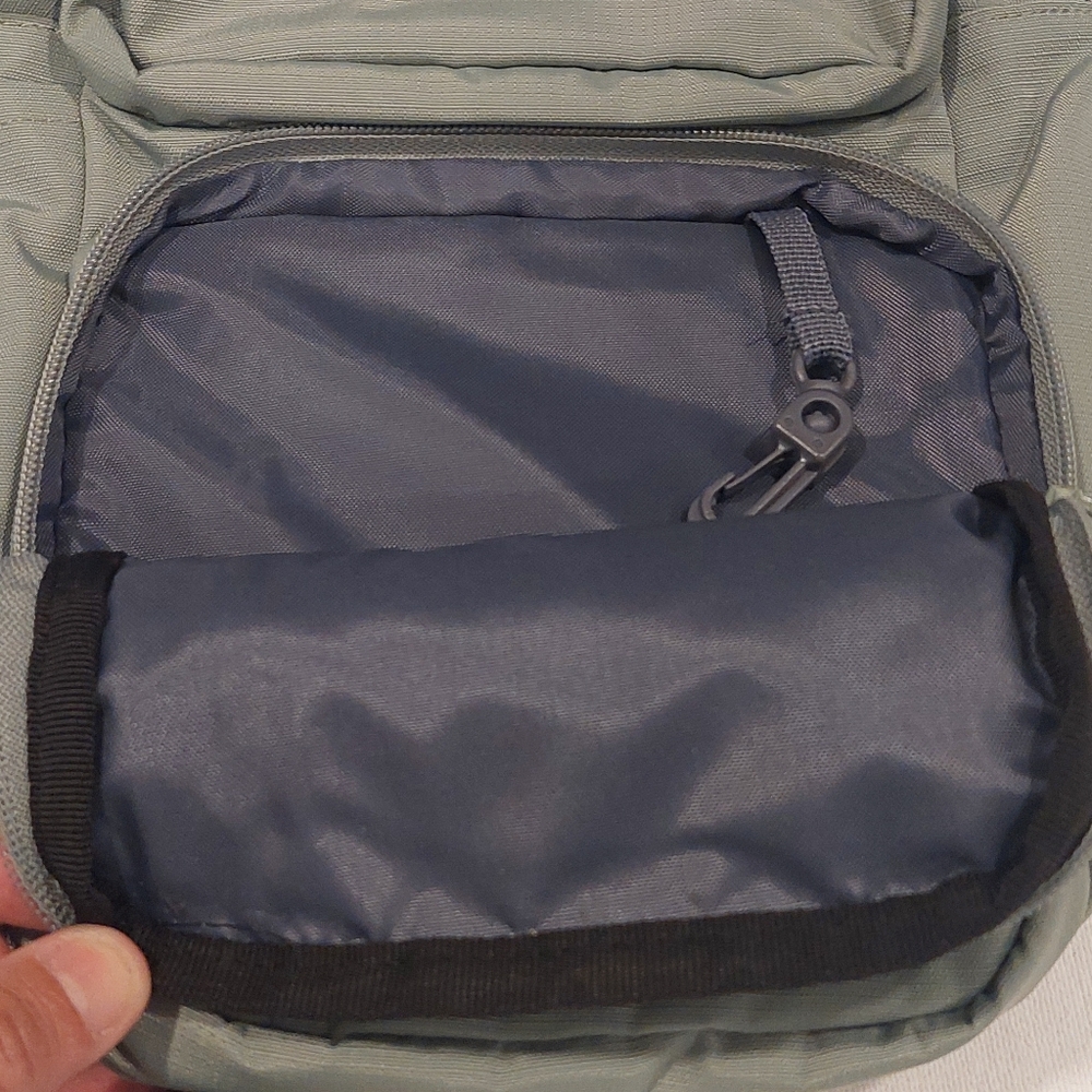 Adidas Green Backpack Durable Minimalist Design - Picture 6 of 16